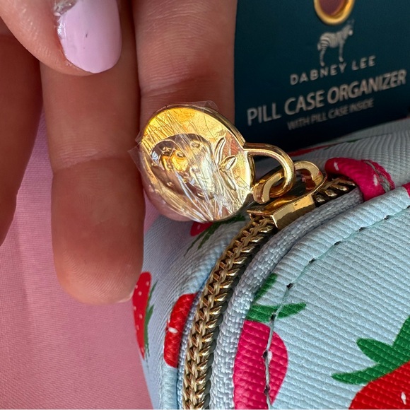 Dabney Lee Strawberry Print Travel Set Packing Cubes Pill Jewelry Case Toiletry - Picture 9 of 9